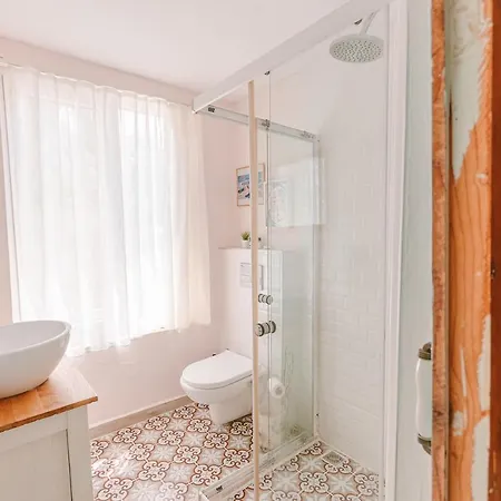 Kuytu Terrace Bed & Breakfast