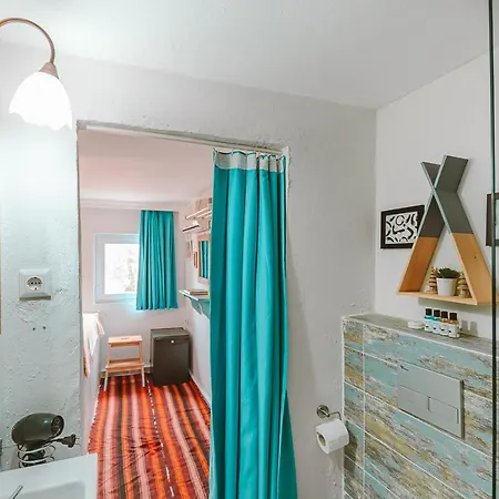 Kuytu Terrace Bed and Breakfast