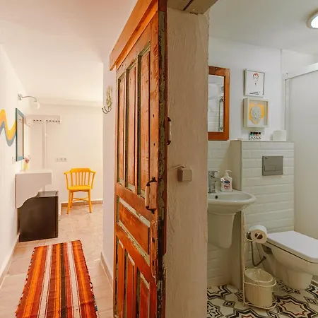 Kuytu Terrace Bed and Breakfast